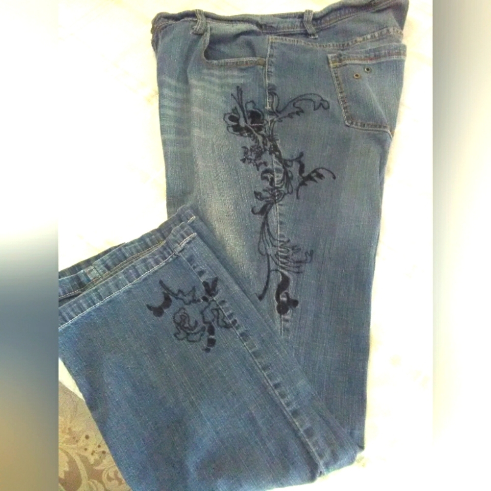 JEANS SZ.16 BY AVENUE JEANS WASHED W/ EMBROIDERY STRETCH